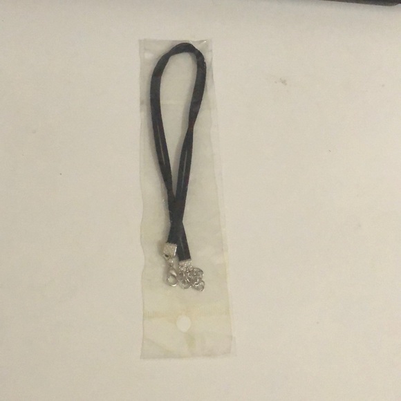 Chokers - Picture 5 of 8